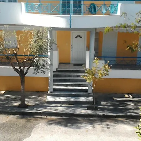Leonidas Apartment