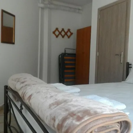 Leonidas Apartment