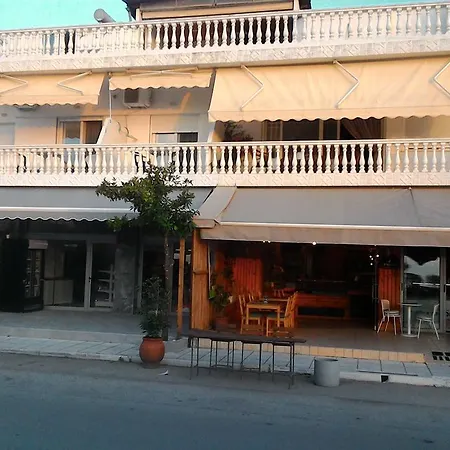 Leonidas Apartment *