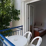 Daire Leonidas Néa Péramos