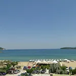 Daire Leonidas Néa Péramos