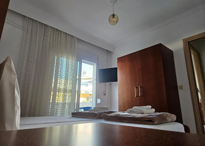 莱昂尼达斯公寓 公寓 Néa Péramos