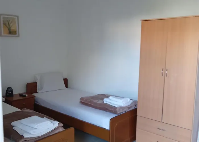 莱昂尼达斯公寓 公寓 *