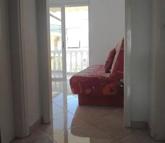 莱昂尼达斯公寓 公寓 Néa Péramos